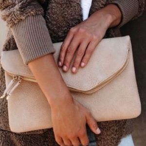 Vici Off White Clutch 🤍